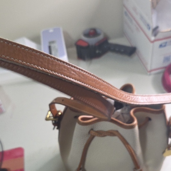 Dooney & Bourke Cream and Tan Shoulder Bag - Picture 3 of 6